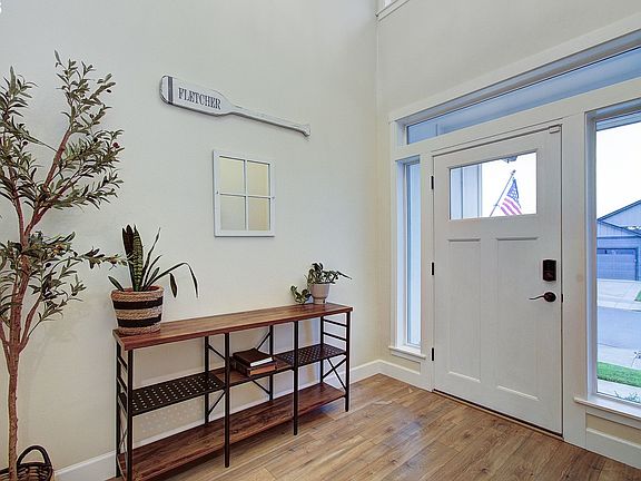 5th image of 2421 NE 1st Ave