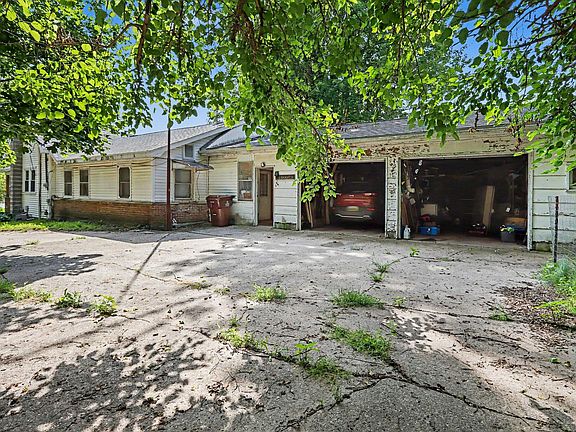 2nd image of 312 Mary St