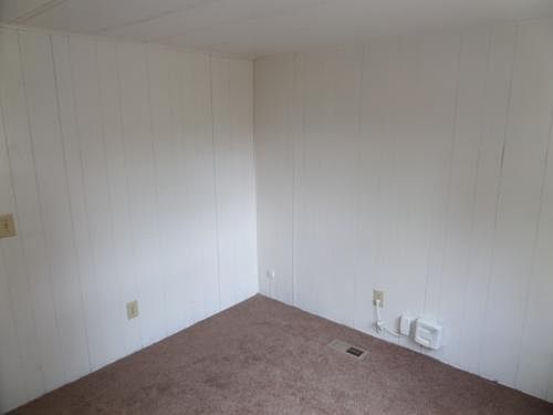 5th image of 487 Bond Dr
