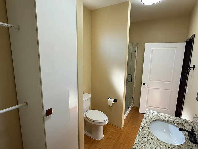 255 W 7th St #16 — Photo 22
