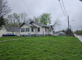 1260 E 27th St, Des Moines, IA 50317