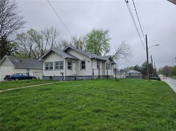 1260 E 27th St, Des Moines, IA 50317