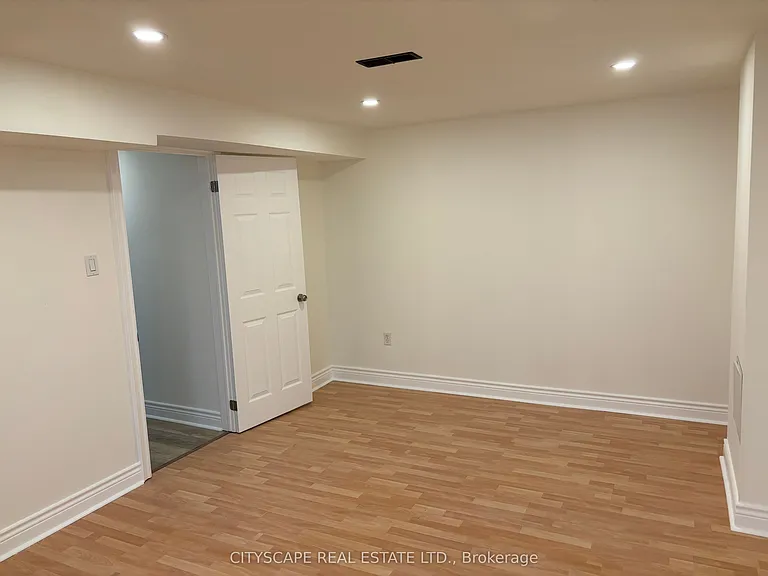 116 Guildwood Pkwy — Photo 13
