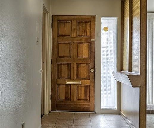 4th image of 9697 Heather Ave