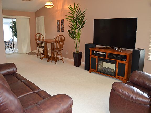 4th image of 6802 Farmingdale Ln #L24