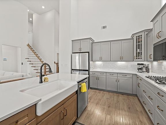3rd image of 215 Founders Blvd