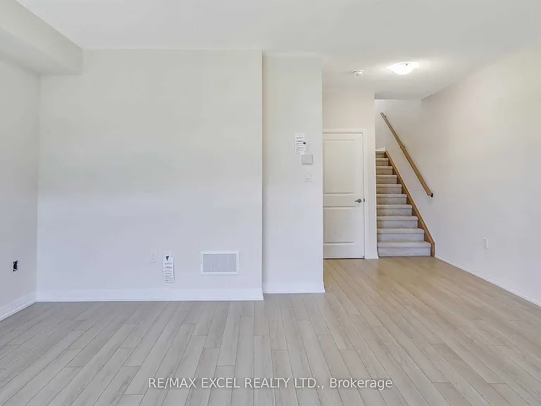 40 Sissons Way — Photo 6