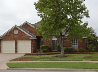 6828 NW Crestwood Dr, Lawton, OK 73505