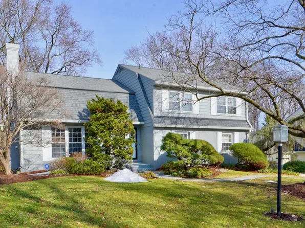 11509 Farmland Dr, Rockville, MD 20852