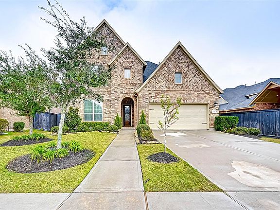 3rd image of 910 Windy Garden Way