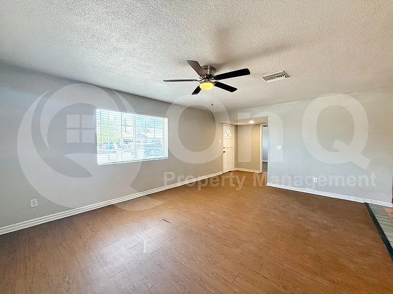 4009 N 48th Ave — Photo 15