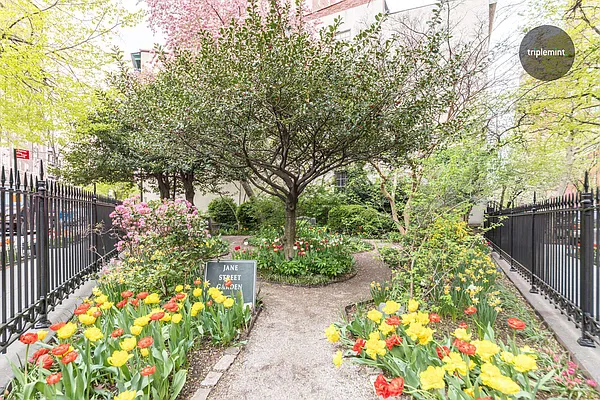 Sold by Triplemint | media 6