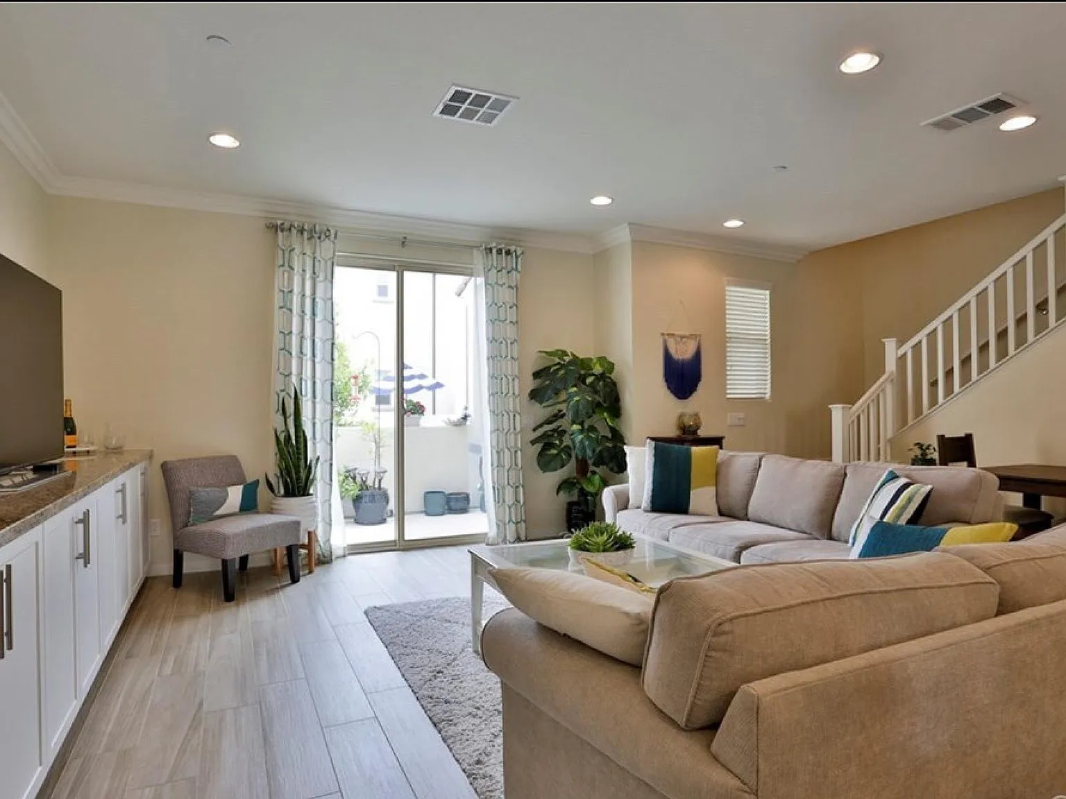 2 bed, 2.5 bath, 1464 sqft, $4,000 — Photo 3