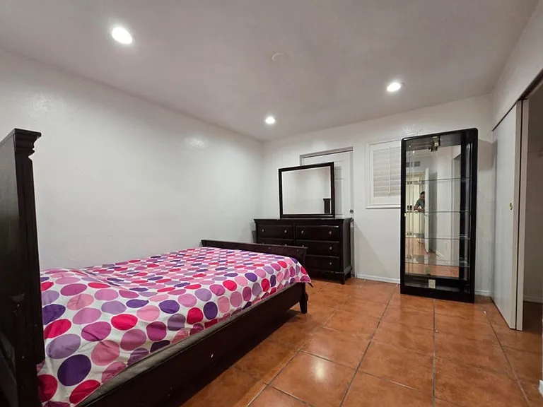 3420 W Maryland Ave — Photo 3