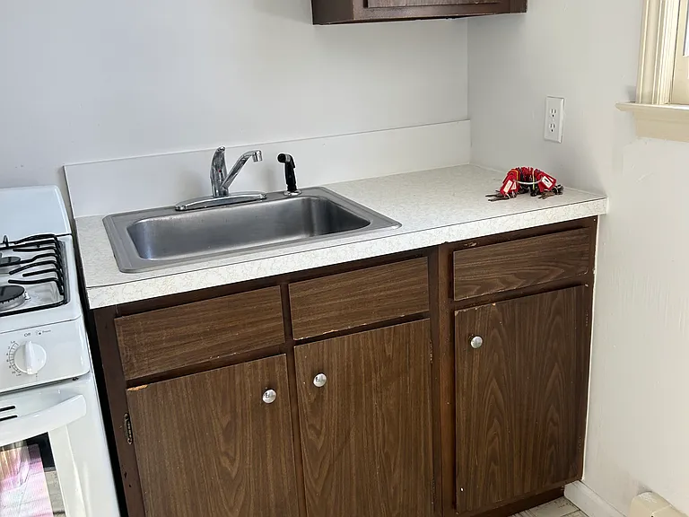 355 Alden Ave #1 — Photo 4