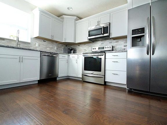 5th image of 8065 Maureen Dr