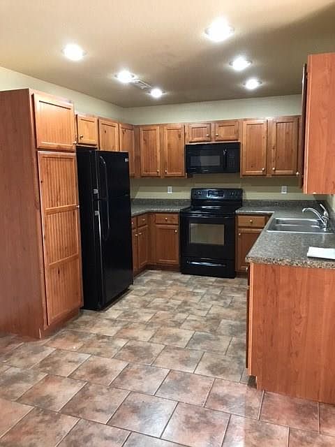 2nd image of 1907 Wooddale Ct #B