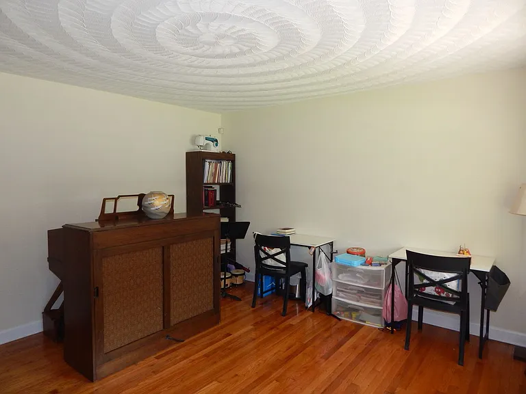 1024 Vanderploeg Dr — Photo 2