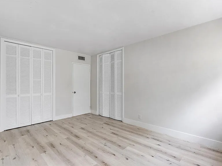 1638 Plunkett St #1 — Photo 17