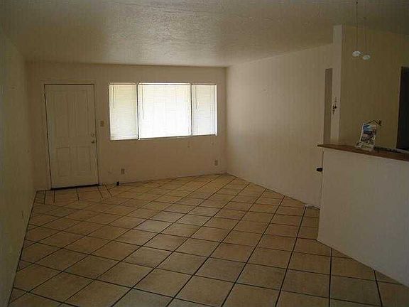 3rd image of 4620 Glendale Pl NW