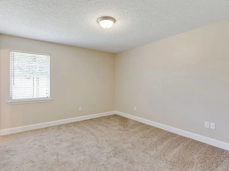 721 Cindy Ln — Photo 12