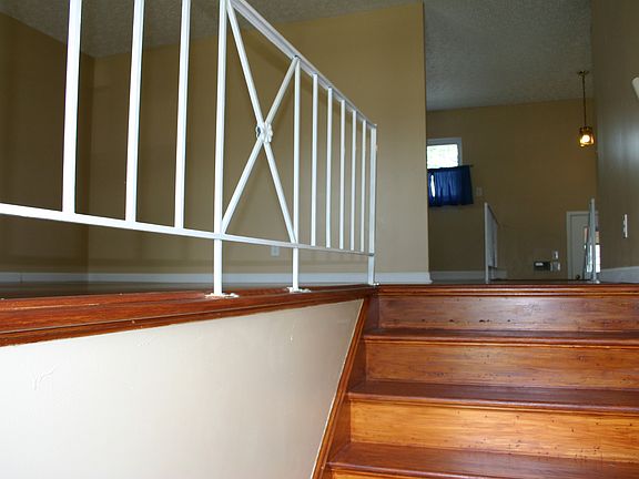 2nd image of 482 Amesbury Dr