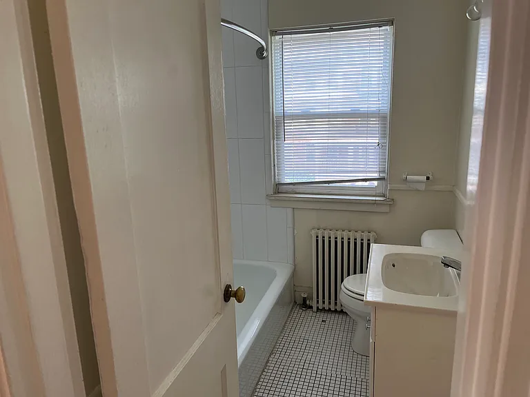 1510 Larpenteur Ave W #6 — Photo 11