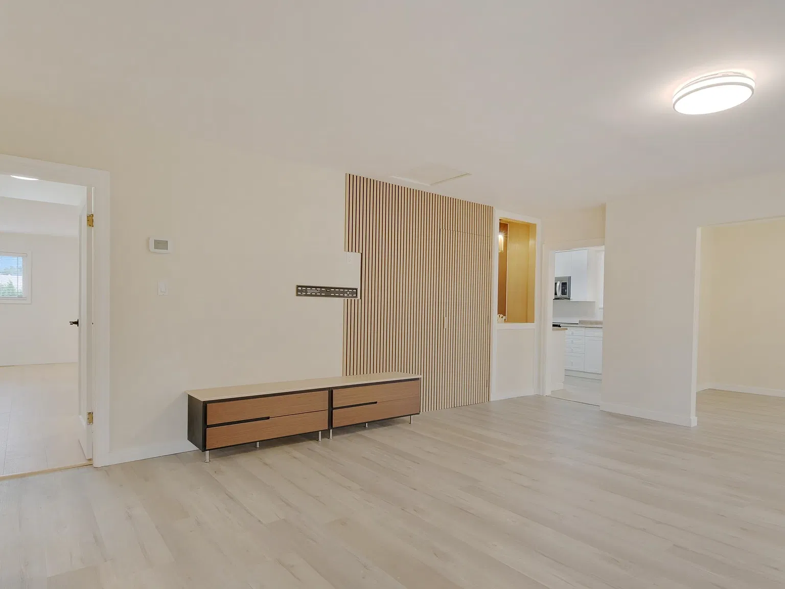 3 bed, 1241 sqft, $2,400 — Photo 3