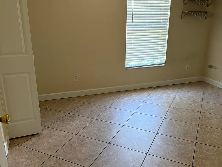 3807 SW 7th Pl — Photo 12