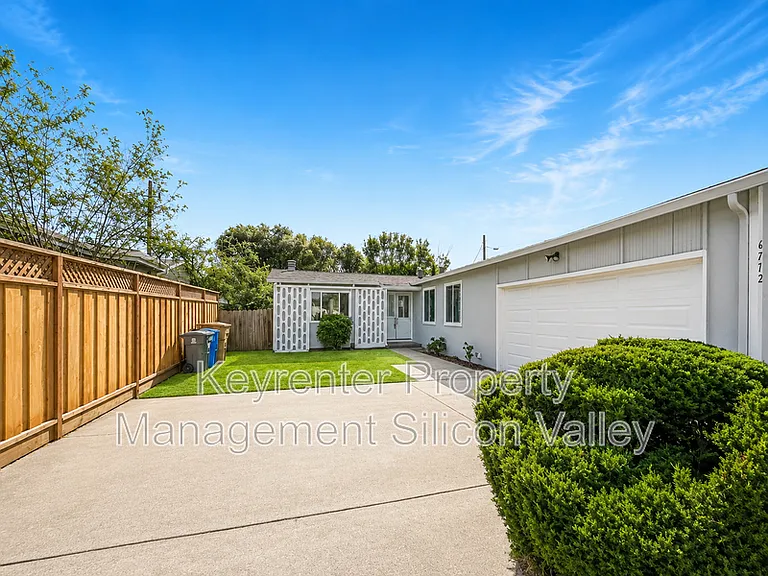 6772 John Dr — Photo 2