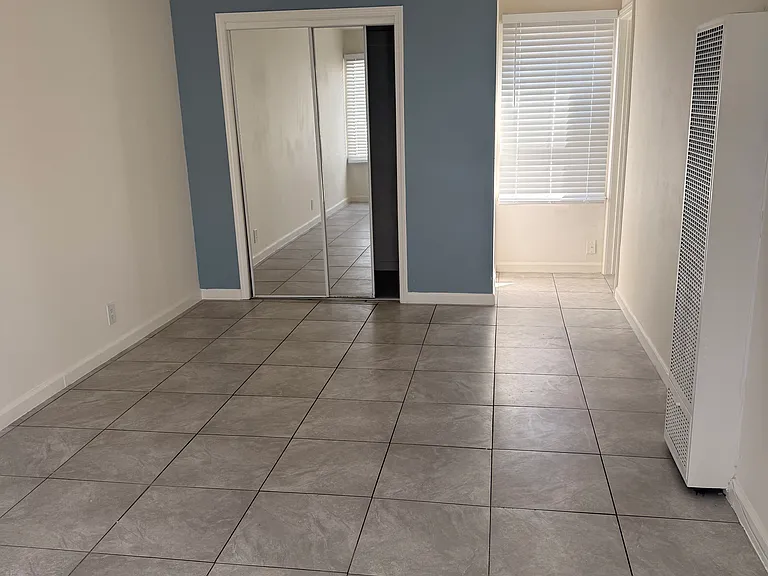 1632 Walnut Ave #5 — Photo 1