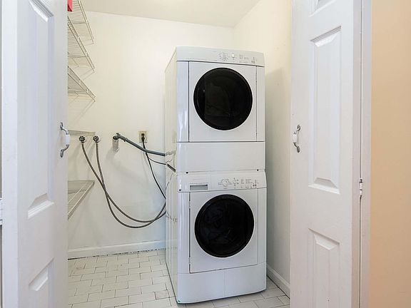 5th image of 74 Wright Ave #1
