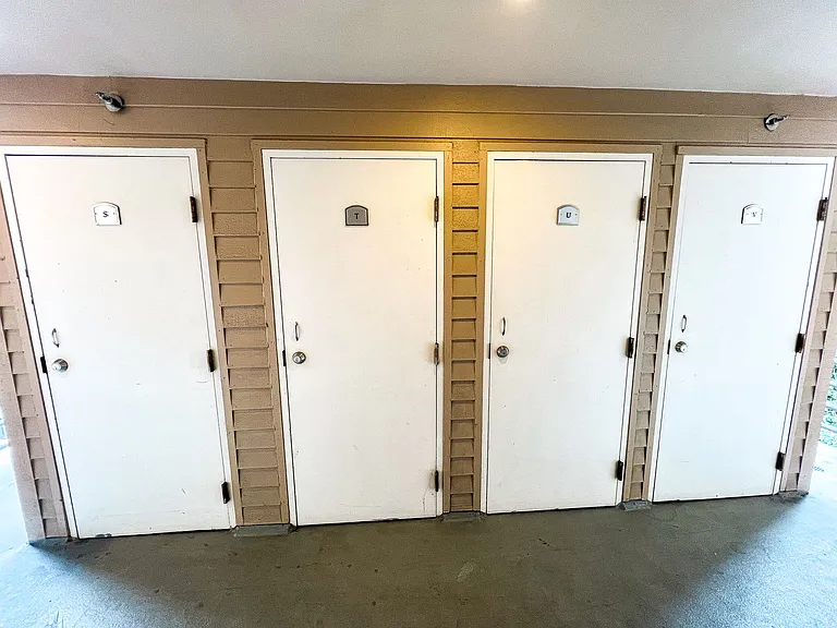 Castellan Apartments — Photo 57