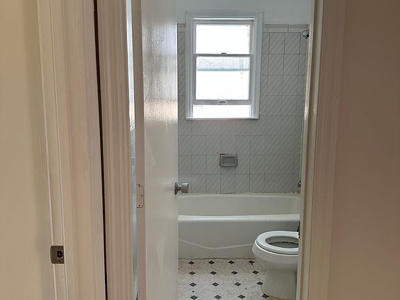 3rd image of 157 Bennett Ave