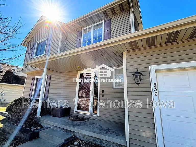 330 NE Cardinal Ln — Photo 2