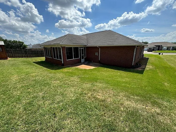 137 Clover Ridge Dr — Photo 2