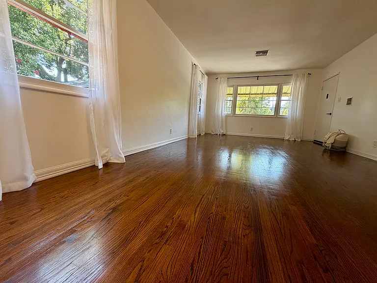 Laverna Ave — Photo 18