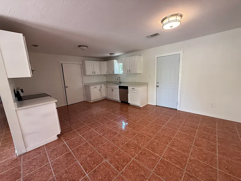 560 Wickford Way — Photo 18
