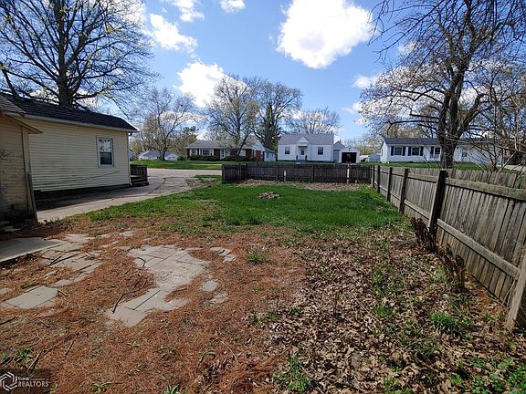 4th image of 320 W Oak St