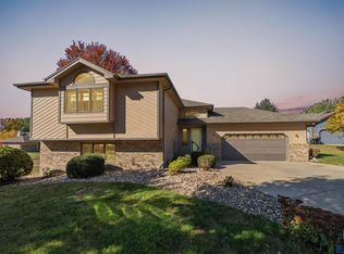 2813 S Cinnabar Cir, Sioux Falls, SD 57103