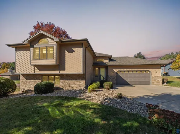 2813 S Cinnabar Cir, Sioux Falls, SD 57103