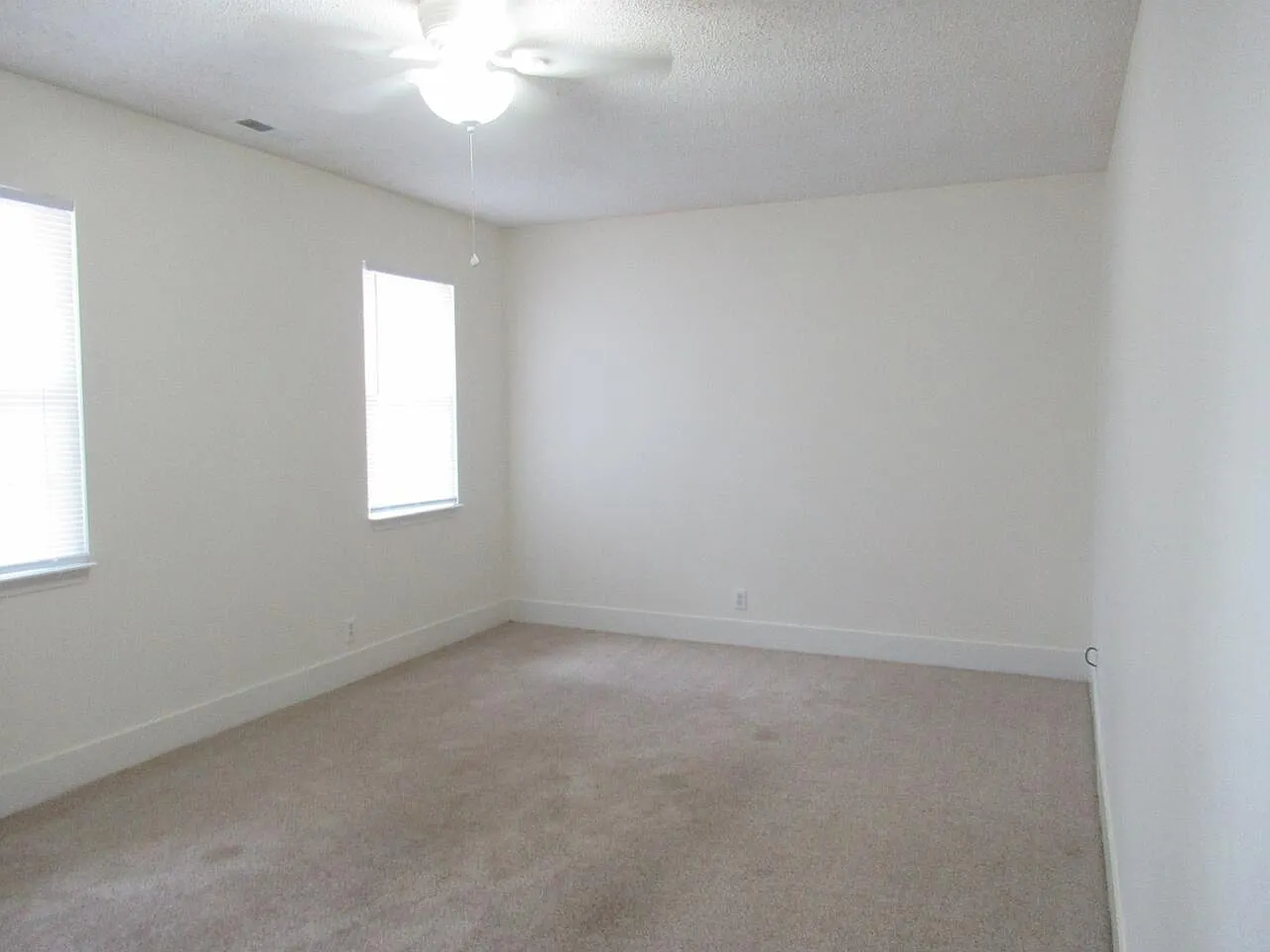 2 bed, 2.0 bath, 877 sqft, $875 — Photo 3