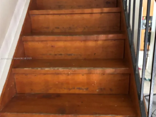 7987 NW 7th St #D9, Miami, FL 33126