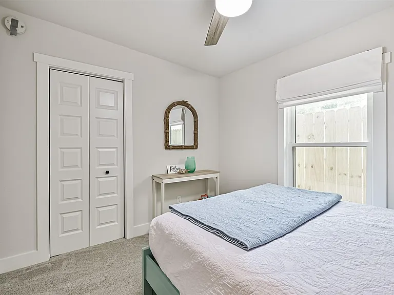 1615 Avenue L — Photo 27