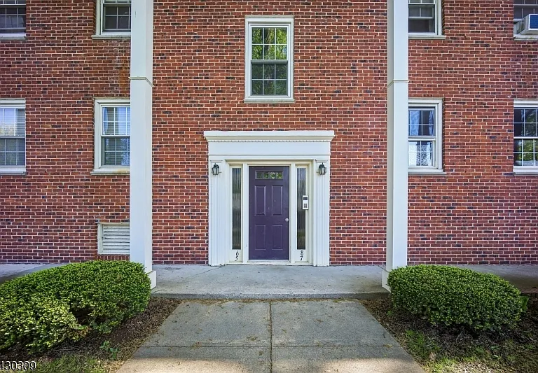 390 Morris Ave #8 — Photo 1