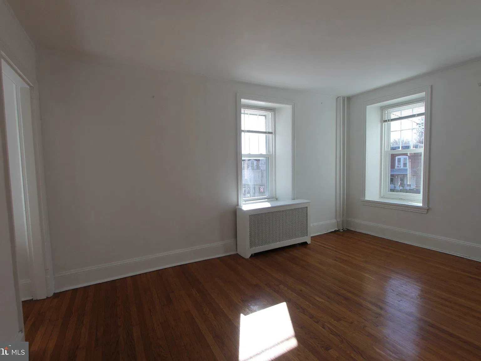 1 bed, 1.0 bath, 600 sqft, $1,300 — Photo 2