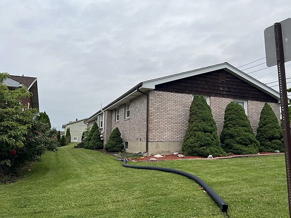 2nd image of 1800 Hokendauqua Ave