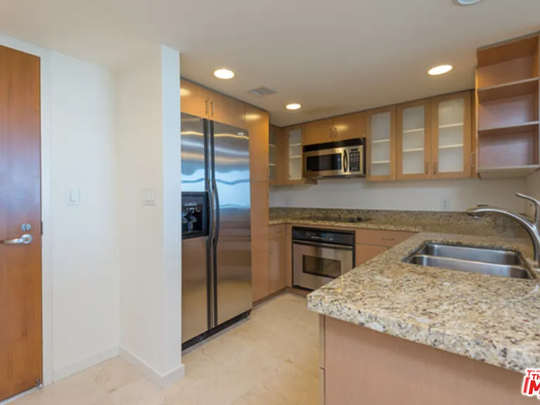 13700 Marina Pointe Dr #1114 — Photo 5