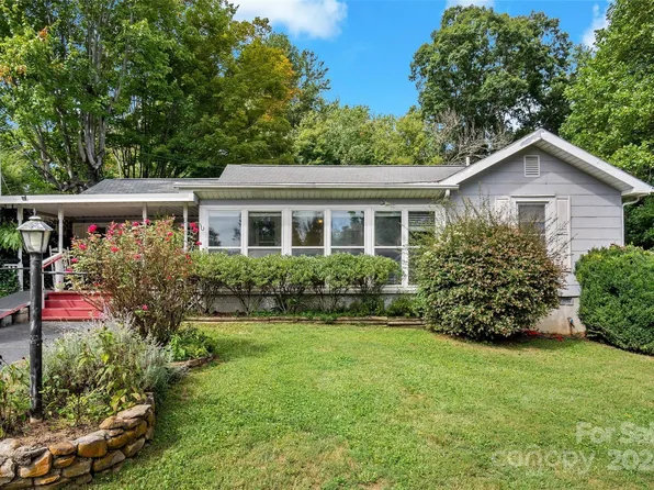 110 Kerlee St, Black Mountain, NC 28711