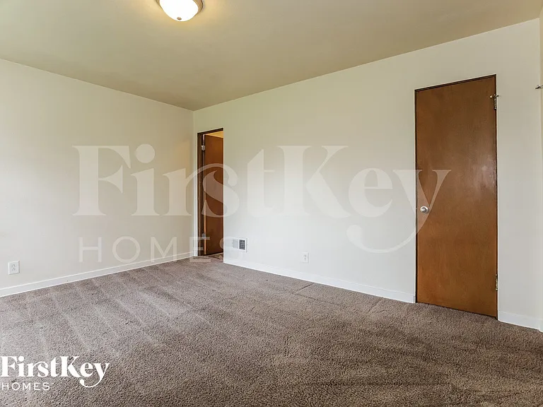 1717 Mayfield Ave — Photo 9